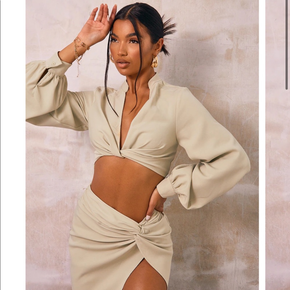 Olive/Green medium set! So cute and flattering!